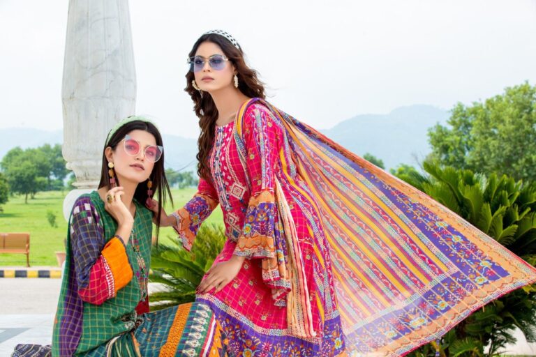 সফট জর্জেট সিকুয়েন্স এমব্রয়ডারি থ্রি-পিস