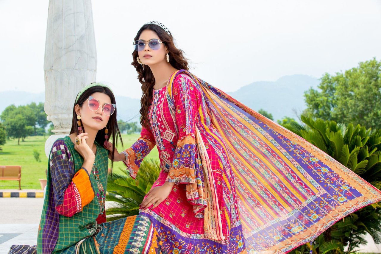 সফট জর্জেট সিকুয়েন্স এমব্রয়ডারি থ্রি-পিস